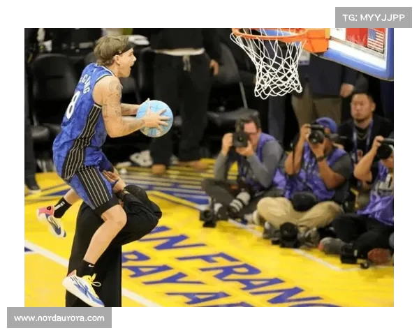 震撼集锦回顾：NBA赛场惊心动魄的经典时刻与绝美扣篮展现